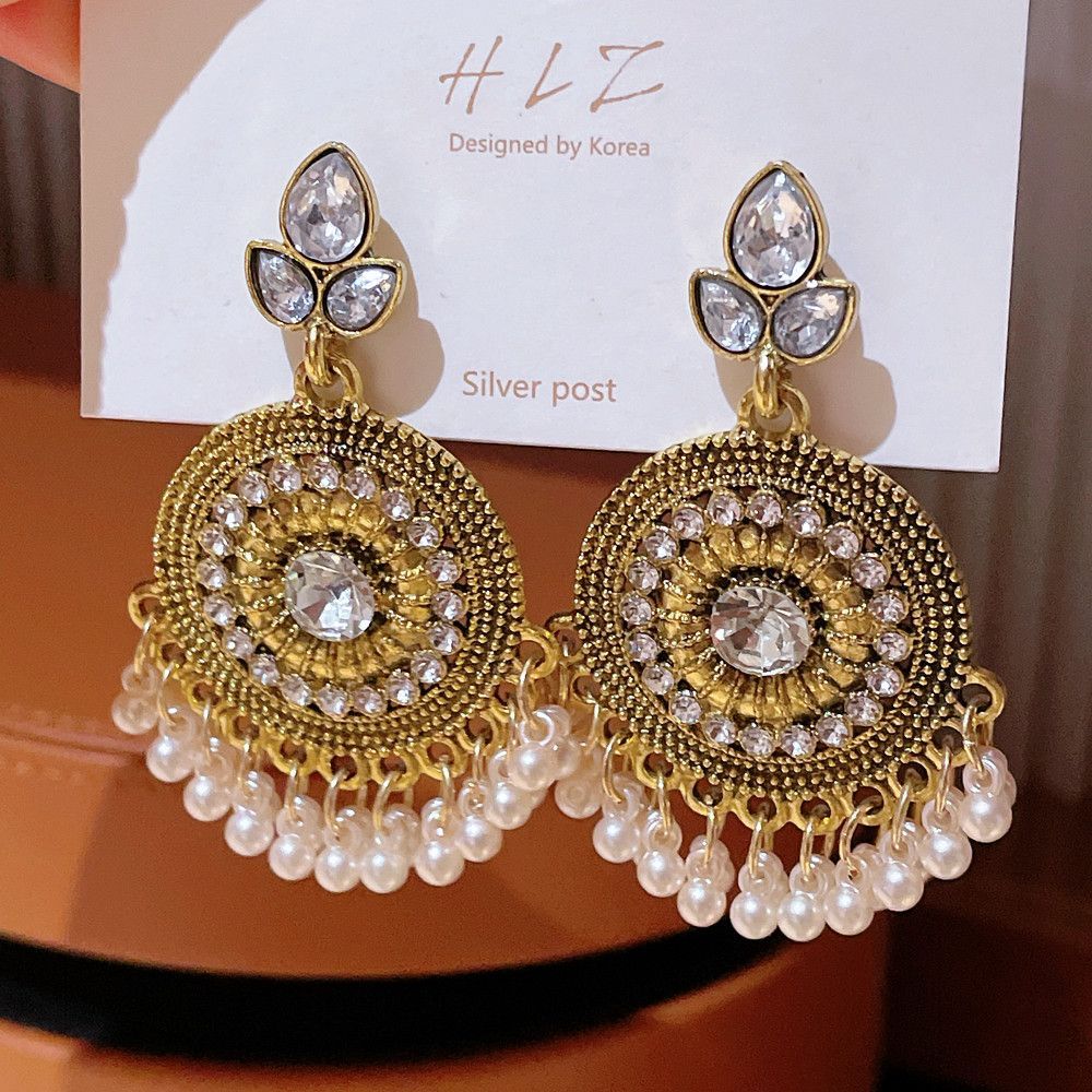 Golden pearl jumka earring