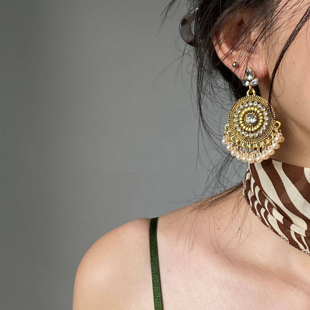 Golden pearl jumka earring