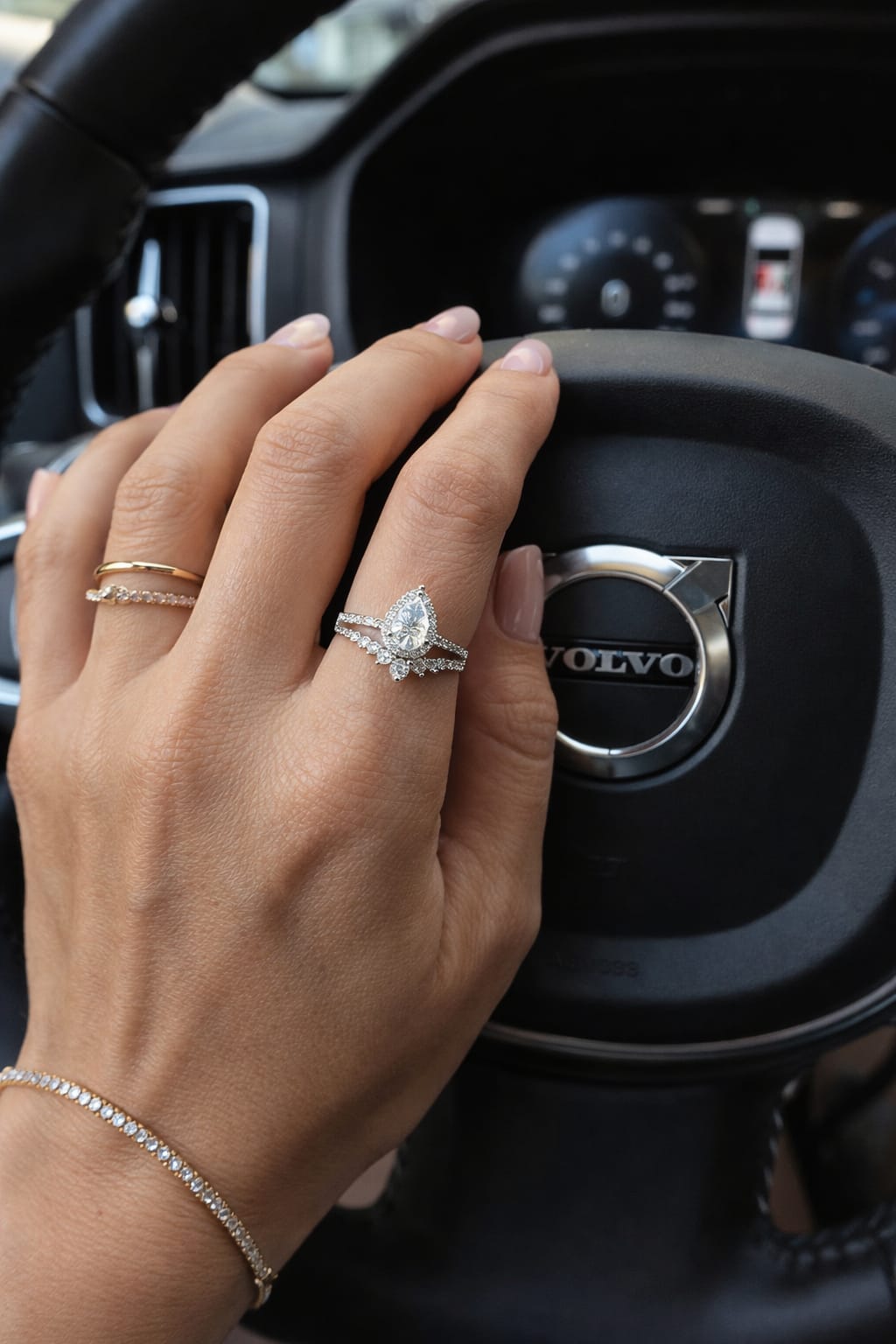 Tear drop diamond ring (Adjustable)